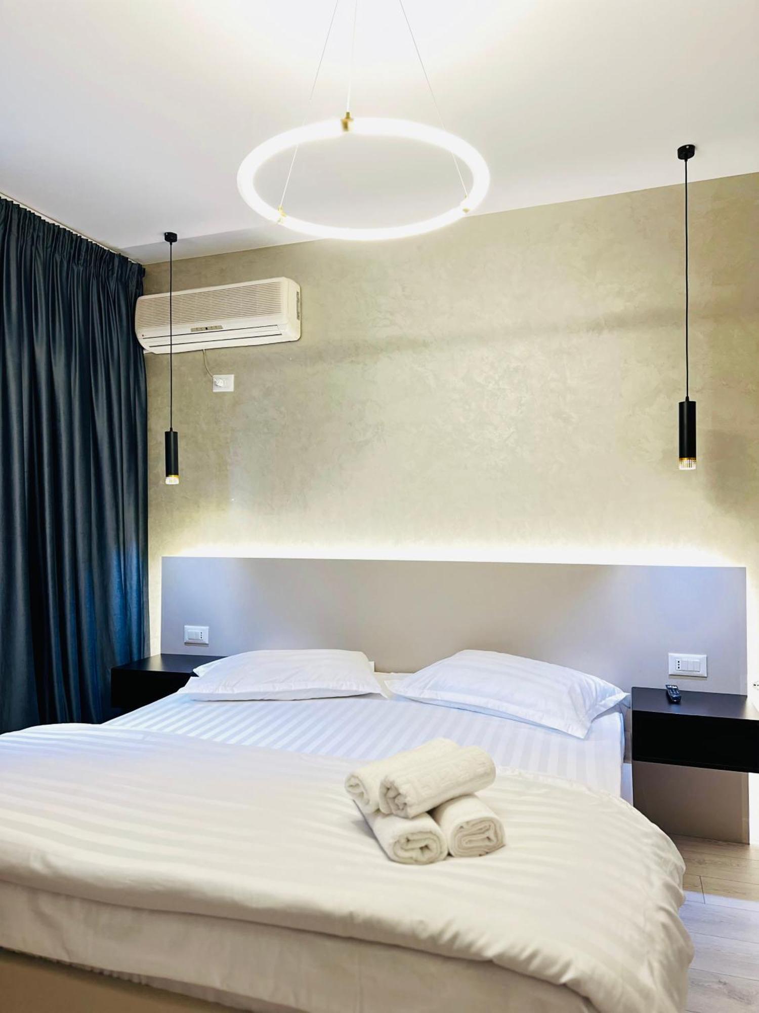 טיראנה Luxurious Central Stay - Self Check-In מראה חיצוני תמונה