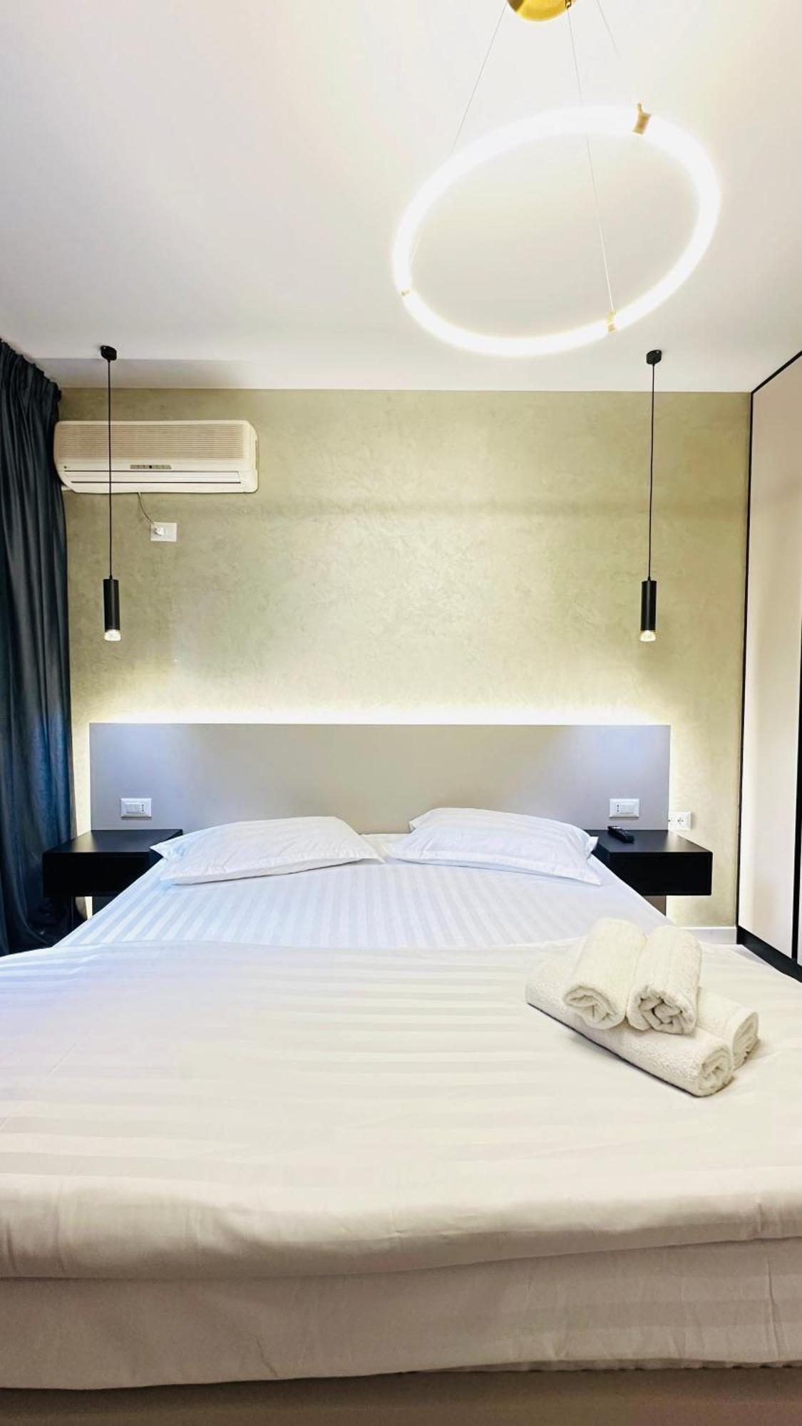 טיראנה Luxurious Central Stay - Self Check-In מראה חיצוני תמונה