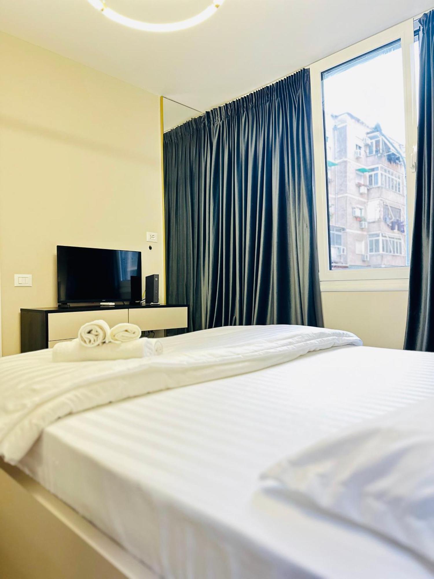 טיראנה Luxurious Central Stay - Self Check-In מראה חיצוני תמונה
