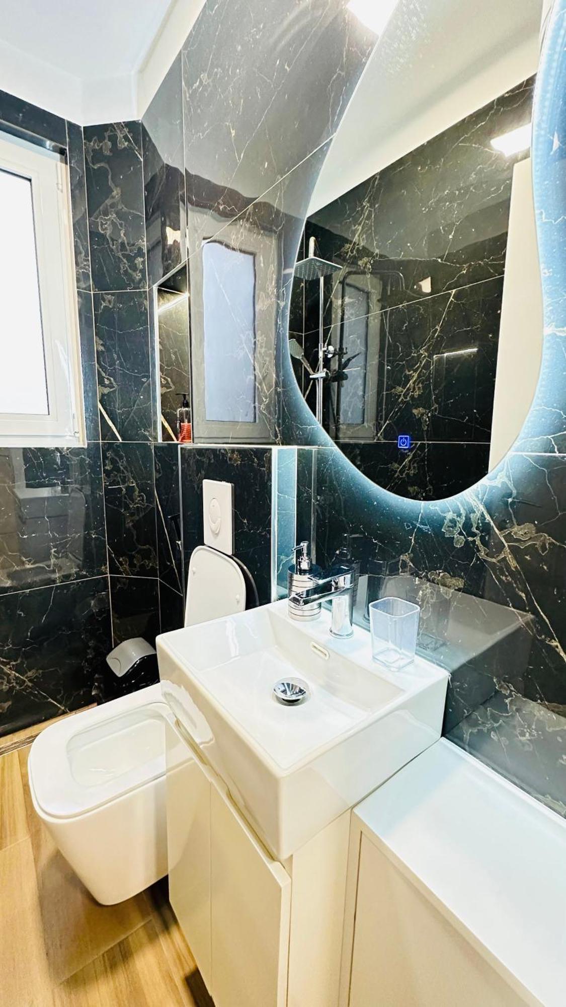 טיראנה Luxurious Central Stay - Self Check-In מראה חיצוני תמונה