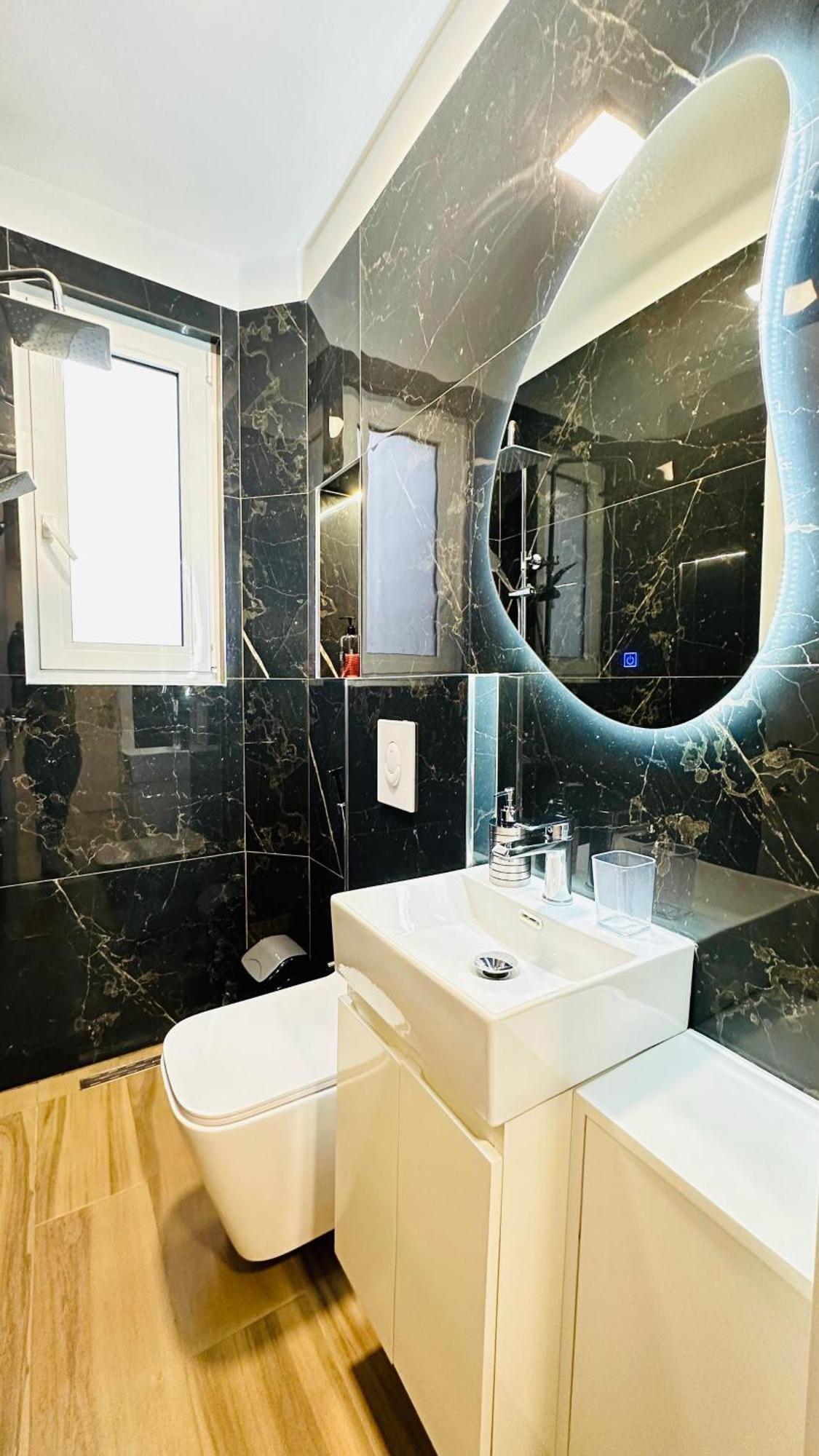 טיראנה Luxurious Central Stay - Self Check-In מראה חיצוני תמונה