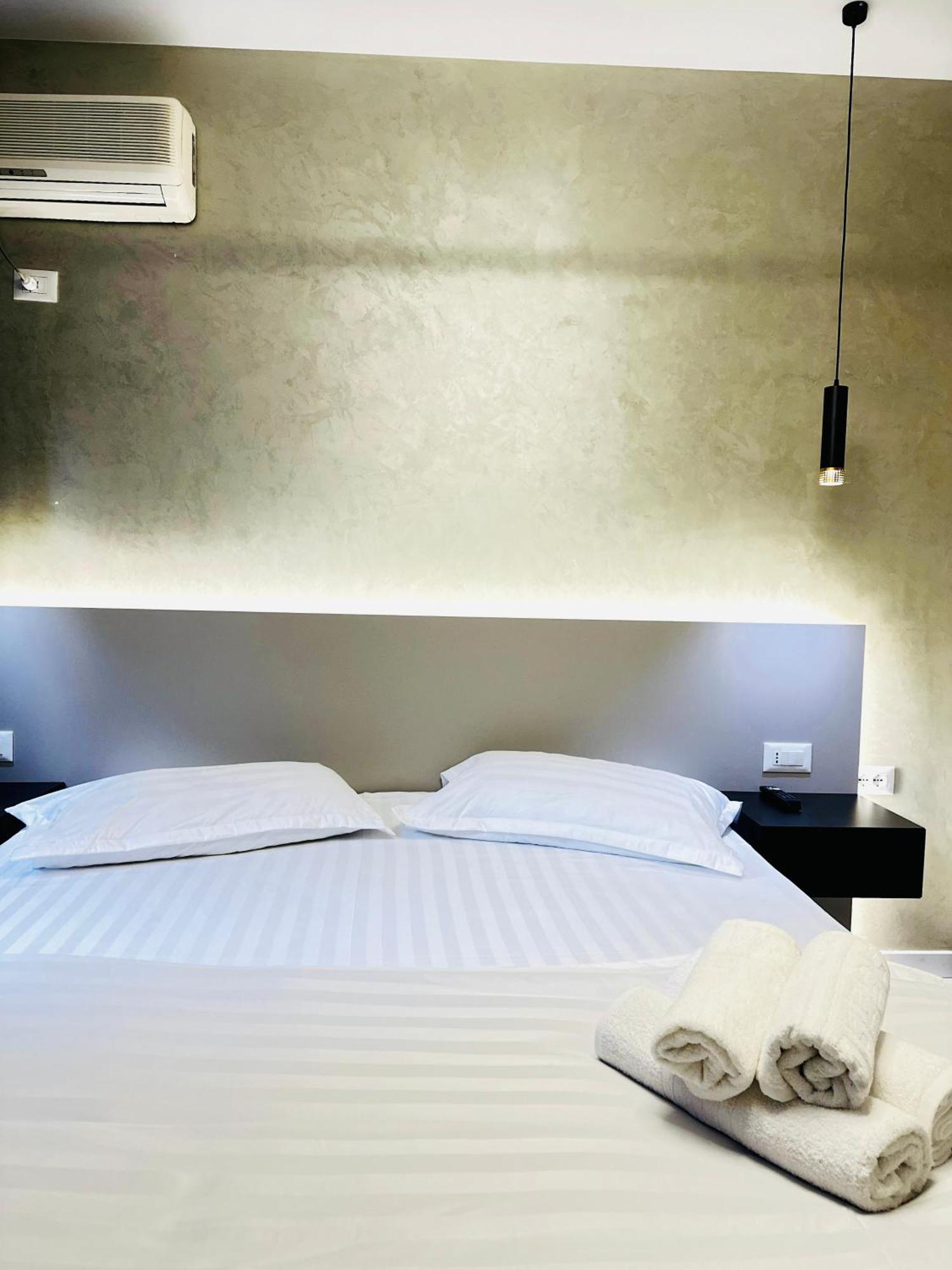 טיראנה Luxurious Central Stay - Self Check-In מראה חיצוני תמונה